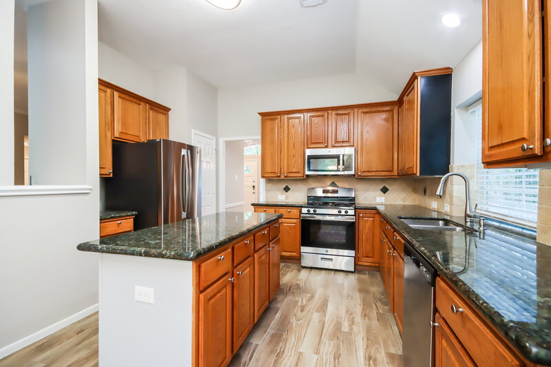 2,020/Mo, 1414 Summer Rain Dr Kingwood, TX 77339 Kitchen View 2