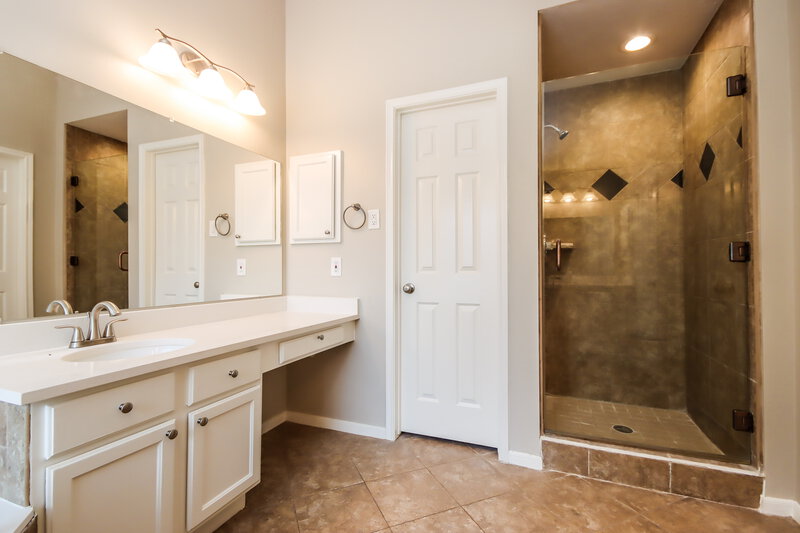 2,020/Mo, 1414 Summer Rain Dr Kingwood, TX 77339 Main Bathroom View 2