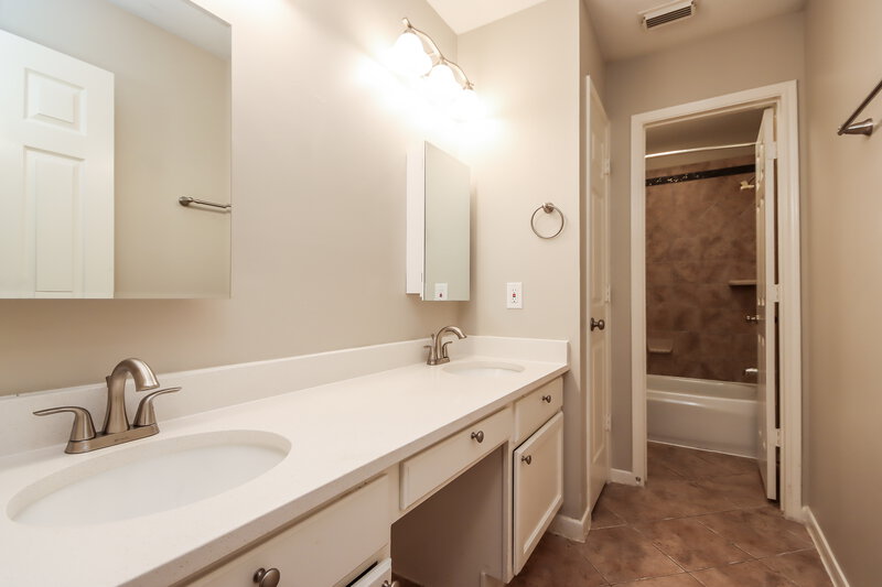 2,020/Mo, 1414 Summer Rain Dr Kingwood, TX 77339 Main Bathroom View 3