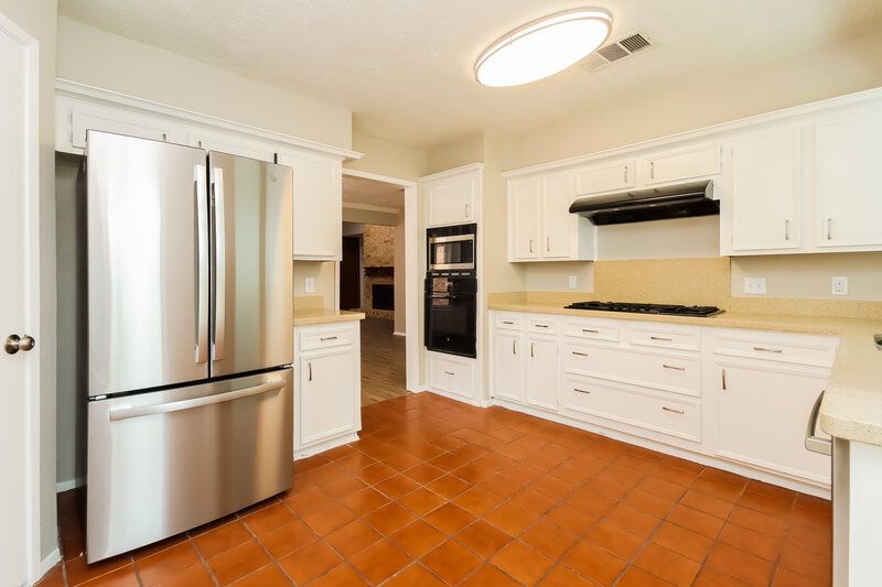 2,320/Mo, 11822 Brook Meadows Ln Meadows Place, TX 77477 Kitchen View 2
