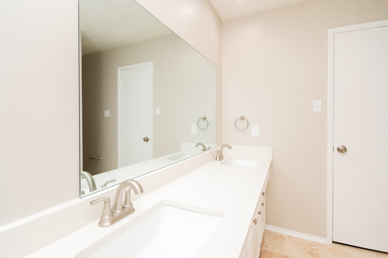 2,320/Mo, 11822 Brook Meadows Ln Meadows Place, TX 77477 Main Bathroom View