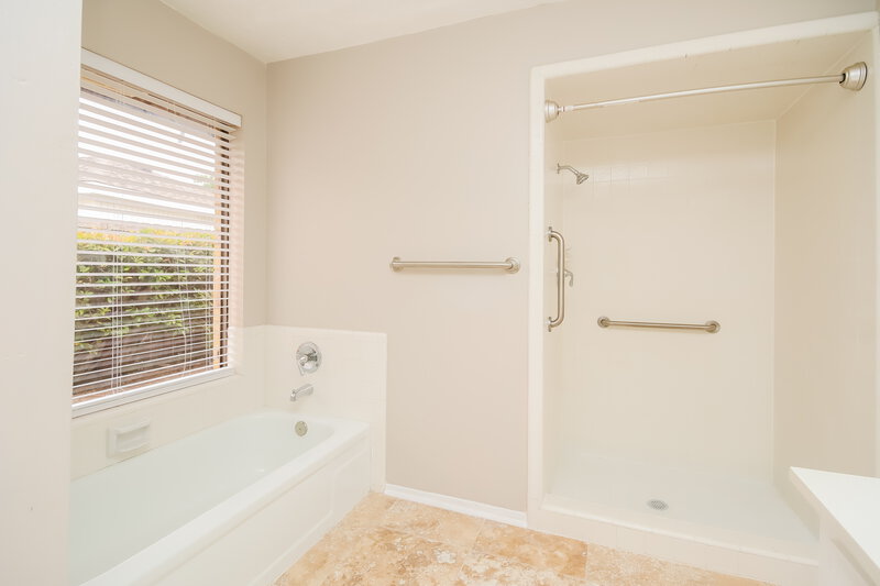 2,320/Mo, 11822 Brook Meadows Ln Meadows Place, TX 77477 Main Bathroom View 2