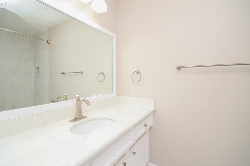 2,320/Mo, 11822 Brook Meadows Ln Meadows Place, TX 77477 Bathroom View