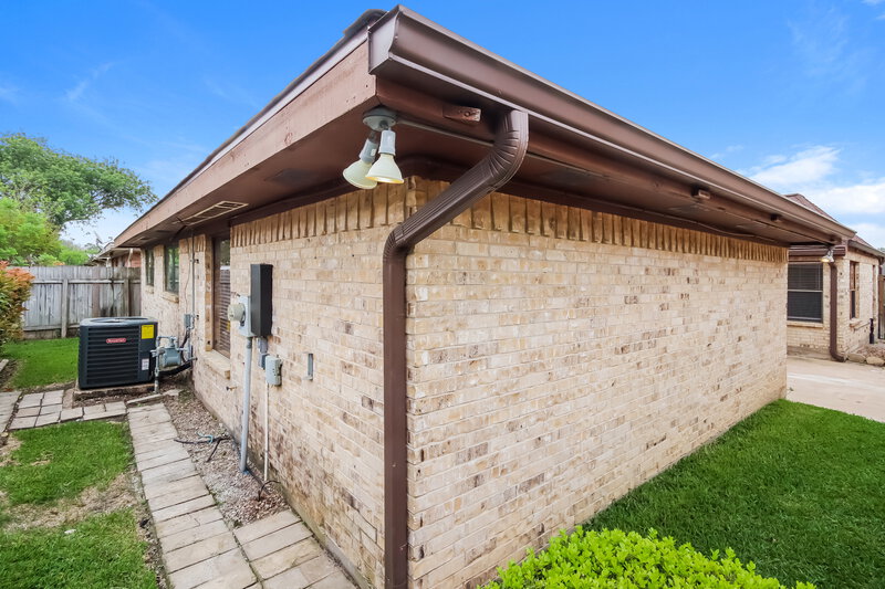 2,320/Mo, 11822 Brook Meadows Ln Meadows Place, TX 77477 Rear View