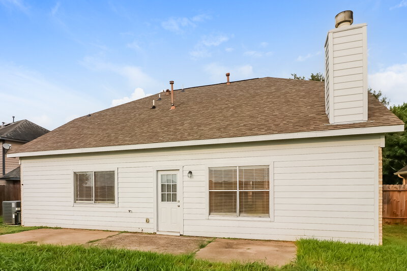 2,230/Mo, 22835 W Waterlake Dr Richmond, TX 77406 Rear View