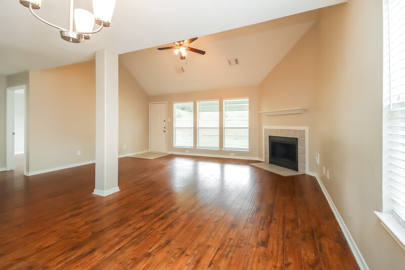 3,150/Mo, 4731 Ten Sleep Ln Friendswood, TX 77546 Living Room View 2