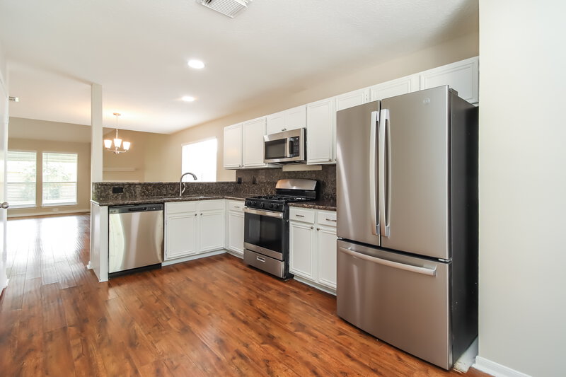 3,150/Mo, 4731 Ten Sleep Ln Friendswood, TX 77546 Kitchen View 3