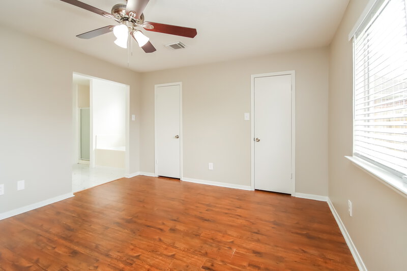 3,150/Mo, 4731 Ten Sleep Ln Friendswood, TX 77546 Main Bedroom View 2