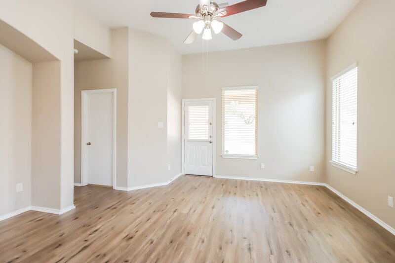 2,355/Mo, 9414 Elliotts Ct Conroe, TX 77304 Living Room View