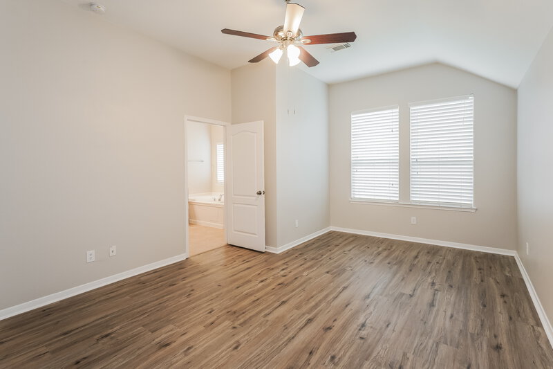 2,260/Mo, 8011 Thorncroft Manor Ln Richmond, TX 77407 Main Bedroom View