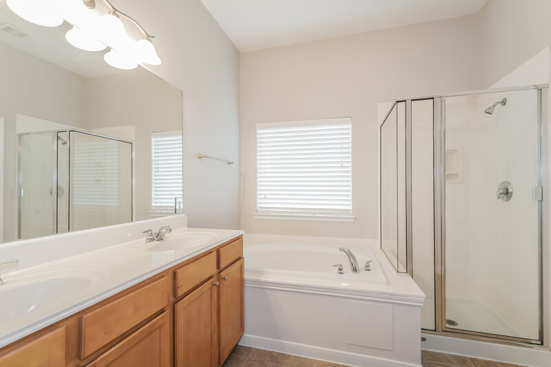 2,260/Mo, 8011 Thorncroft Manor Ln Richmond, TX 77407 Main Bathroom View