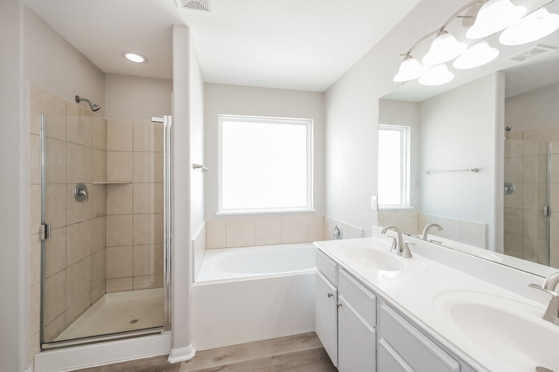 1,985/Mo, 3074 View Valley Trl Katy, TX 77493 Main Bathroom View