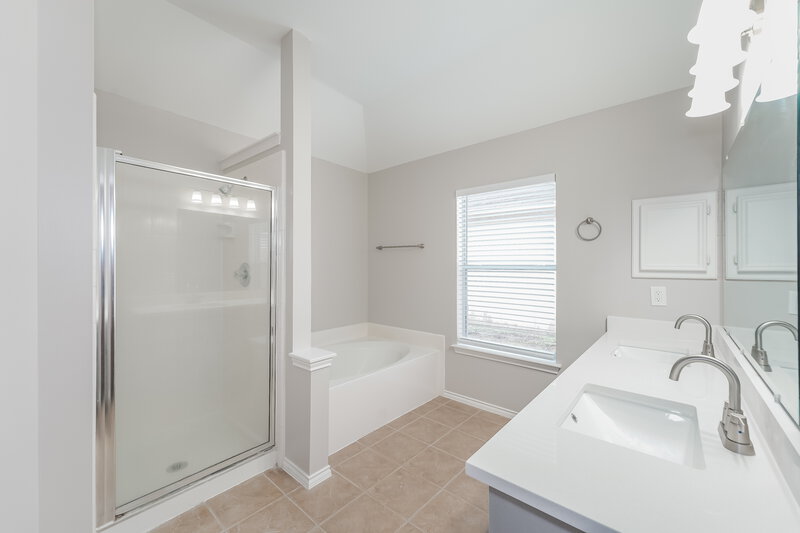 2,530/Mo, 3830 Lake Ballinger Ln Richmond, TX 77406 Main Bathroom View