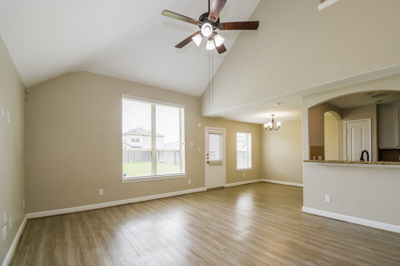 2,070/Mo, 5130 Bay Ln Bacliff, TX 77518 Living Room View
