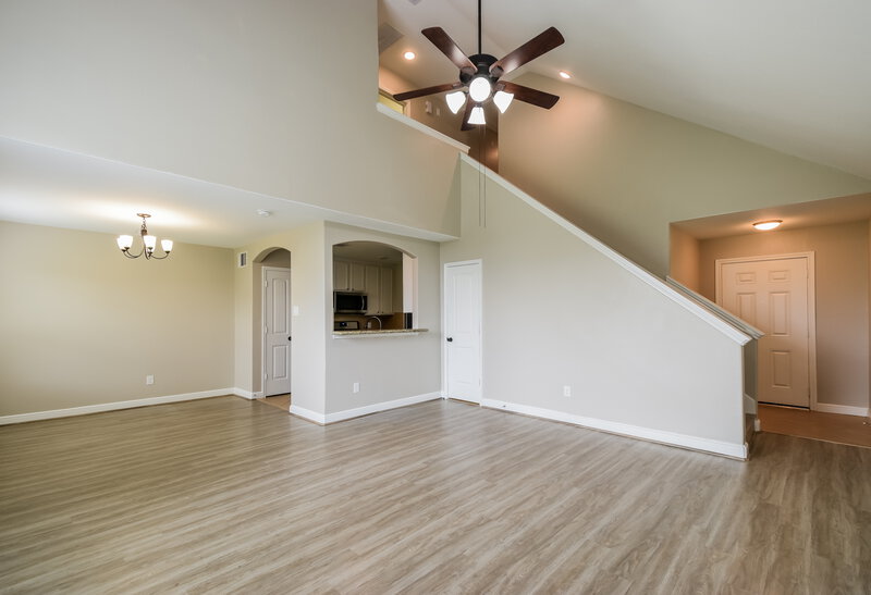2,070/Mo, 5130 Bay Ln Bacliff, TX 77518 Living Room View 2
