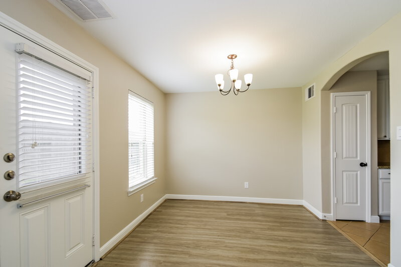 2,070/Mo, 5130 Bay Ln Bacliff, TX 77518 Dining Room View
