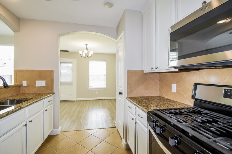 2,070/Mo, 5130 Bay Ln Bacliff, TX 77518 Kitchen View 2