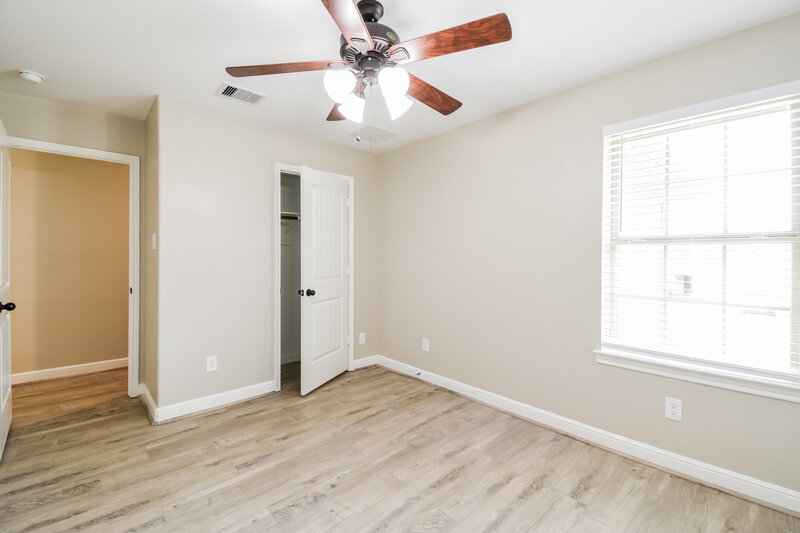 2,070/Mo, 5130 Bay Ln Bacliff, TX 77518 Bedroom View 2