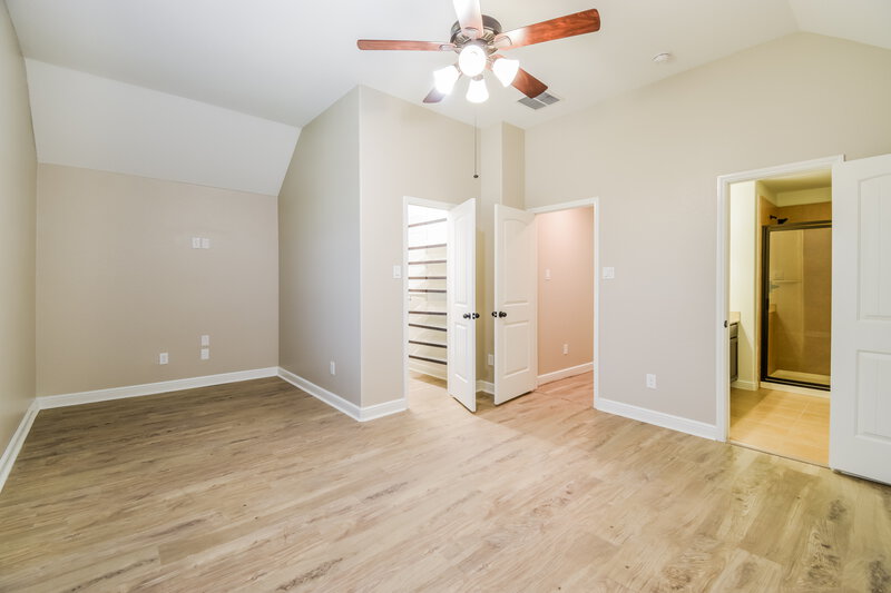 2,070/Mo, 5130 Bay Ln Bacliff, TX 77518 Bedroom View 3