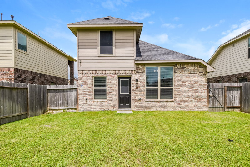 2,070/Mo, 5130 Bay Ln Bacliff, TX 77518 Rear View