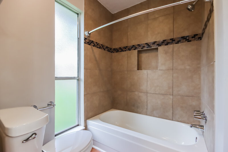 2,870/Mo, 7226 Dogwood Trail Dr Humble, TX 77346 Bathroom View
