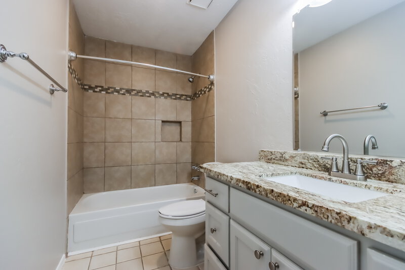 2,870/Mo, 7226 Dogwood Trail Dr Humble, TX 77346 Bathroom View 2