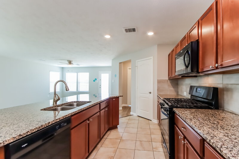 1,765/Mo, 20132 Langwell Dr Porter, TX 77365 Kitchen View 2