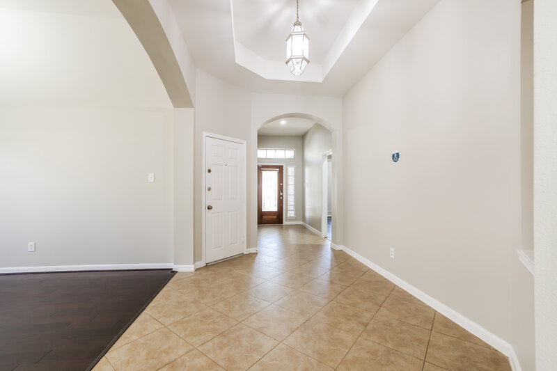 2,355/Mo, 26970 Armor Smith Dr Kingwood, TX 77339 Foyer View