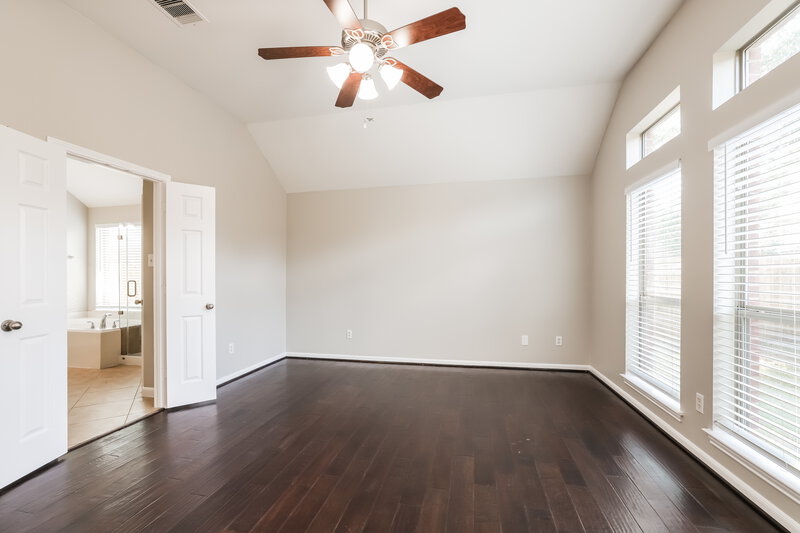 2,355/Mo, 26970 Armor Smith Dr Kingwood, TX 77339 Main Bedroom View 2