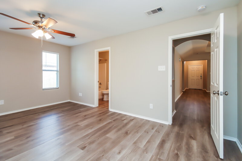 1,885/Mo, 426 Laurel Sage Dr Kingwood, TX 77339 Main Bedroom View