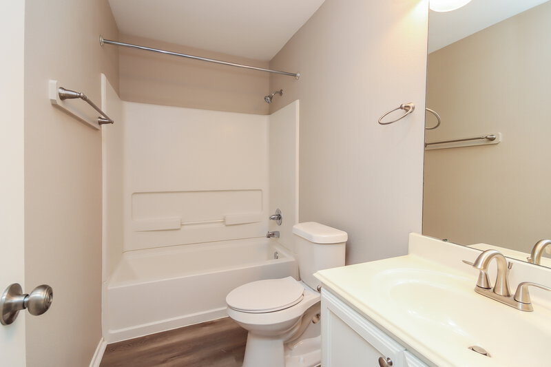 1,885/Mo, 426 Laurel Sage Dr Kingwood, TX 77339 Bathroom View