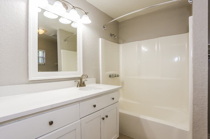 1,545/Mo, 234 Ridge Dr Crosby, TX 77532 Main Bathroom View
