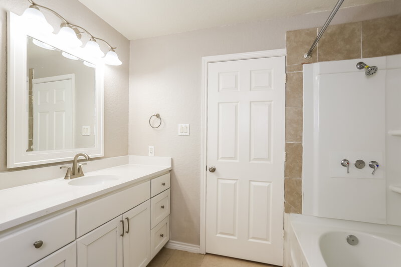 1,545/Mo, 234 Ridge Dr Crosby, TX 77532 Bathroom View 2