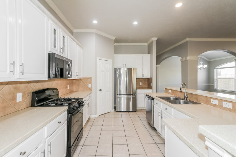 2,290/Mo, 7126 Fountain Lilly Dr Humble, TX 77346 Kitchen View