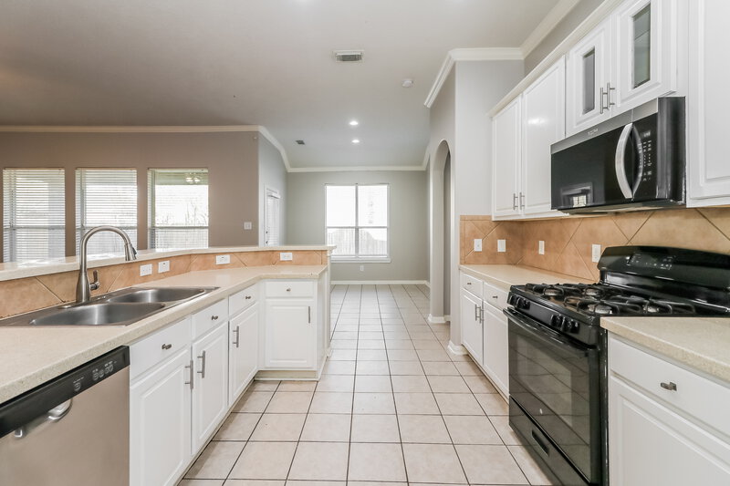 2,290/Mo, 7126 Fountain Lilly Dr Humble, TX 77346 Kitchen View 2