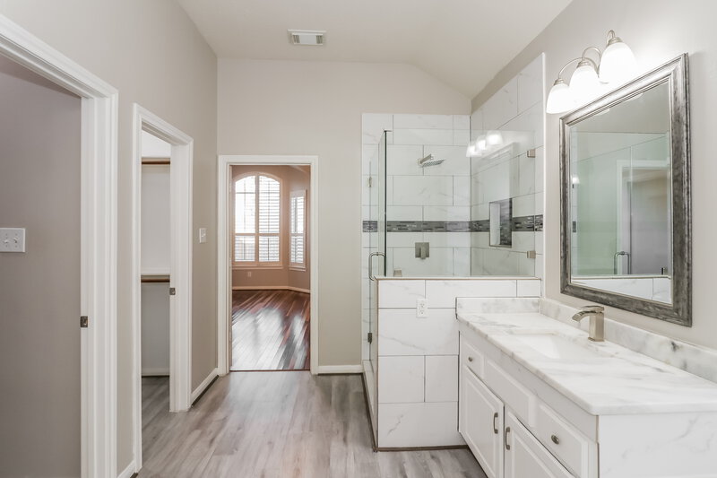 2,290/Mo, 7126 Fountain Lilly Dr Humble, TX 77346 Main Bathroom View 2