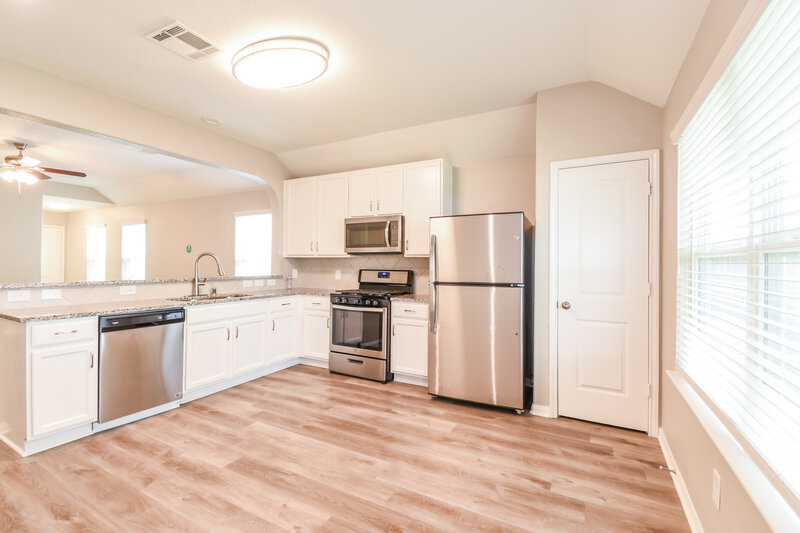 1,845/Mo, 10339 Spruce Villa Trce Houston, TX 77044 Kitchen Area View