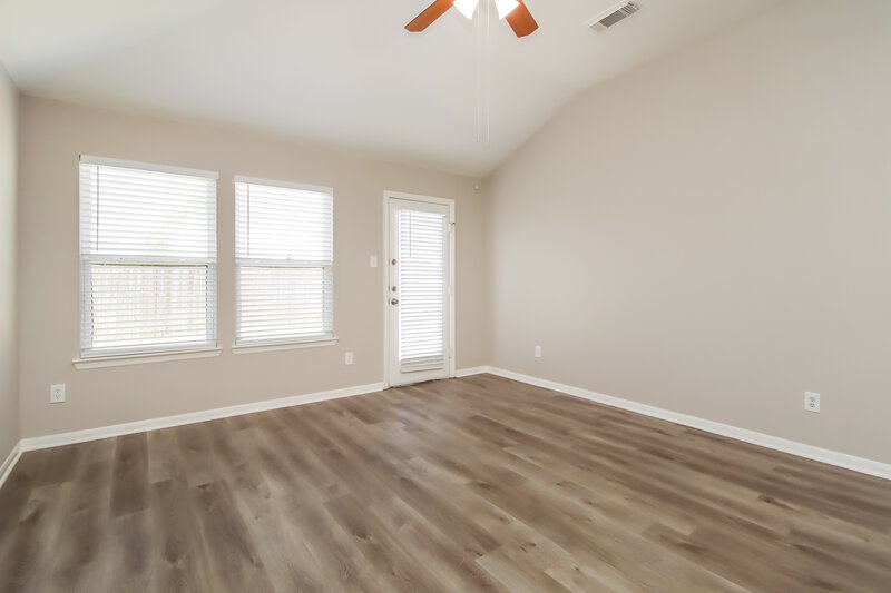 2,125/Mo, 17714 Manchester Point Ln Richmond, TX 77407 Living Room View 2