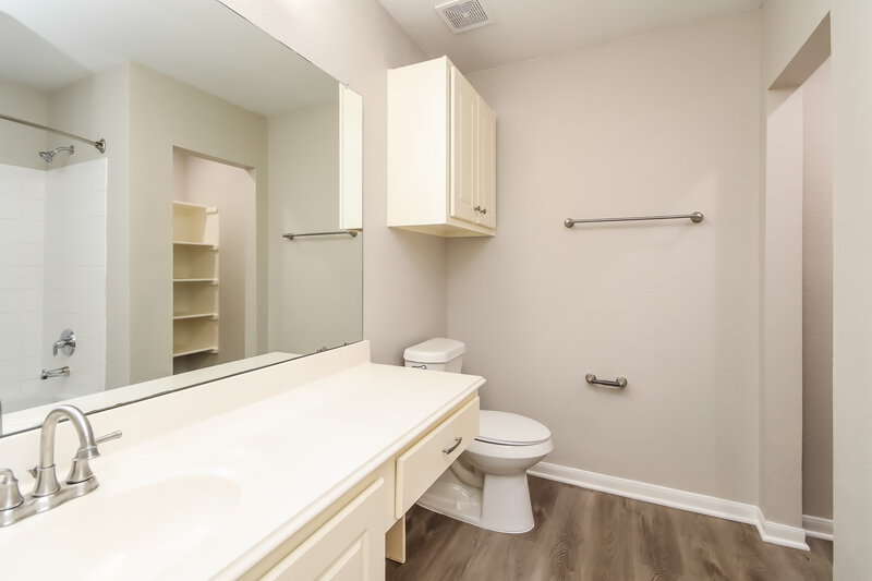 2,125/Mo, 17714 Manchester Point Ln Richmond, TX 77407 Main Bathroom View