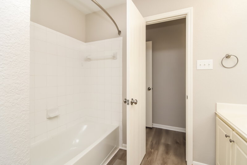 2,125/Mo, 17714 Manchester Point Ln Richmond, TX 77407 Bathroom View