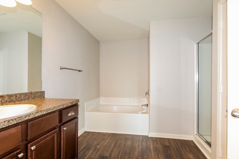 1,635/Mo, 28009 Irving Dr Magnolia, TX 77355 Main Bathroom View