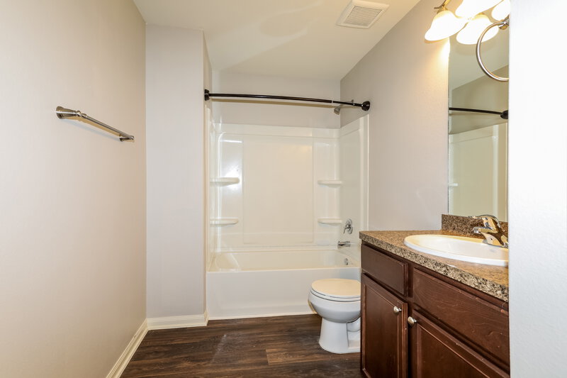 1,635/Mo, 28009 Irving Dr Magnolia, TX 77355 Bathroom View