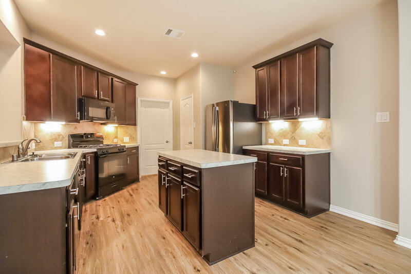 2,345/Mo, 11411 Hackmatack Way Houston, TX 77066 Kitchen View