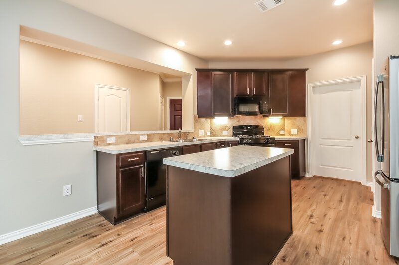 2,345/Mo, 11411 Hackmatack Way Houston, TX 77066 Kitchen View 2