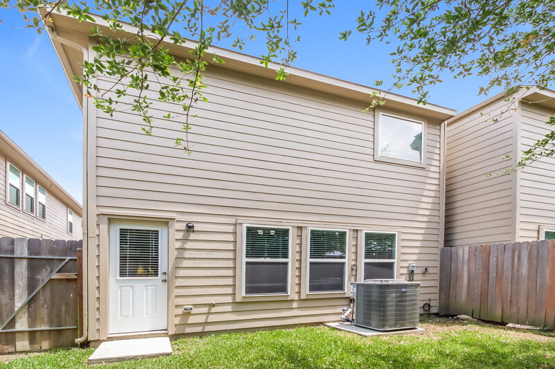 2,345/Mo, 11411 Hackmatack Way Houston, TX 77066 Rear View