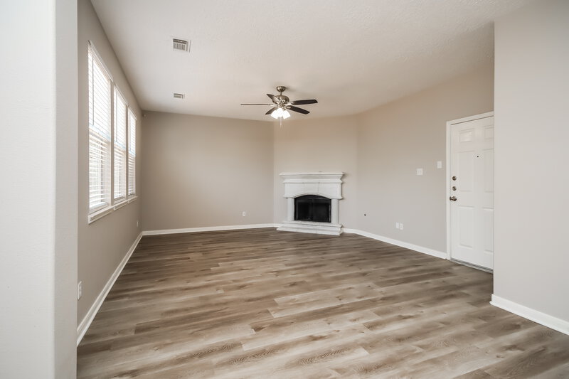 2,440/Mo, 8210 Point Pendleton Dr Tomball, TX 77375 Living Room View