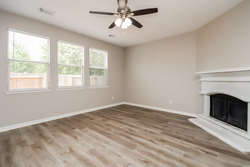 2,440/Mo, 8210 Point Pendleton Dr Tomball, TX 77375 Living Room View 2