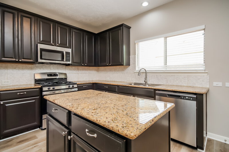 2,325/Mo, 8210 Point Pendleton Dr Tomball, TX 77375 Kitchen View 2
