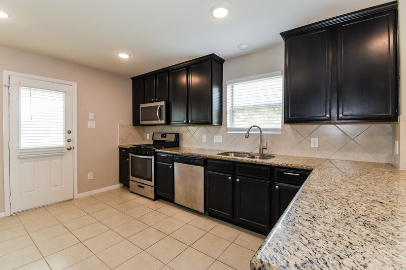 2,075/Mo, 5135 Lagoon Ct Bacliff, TX 77518 Kitchen View