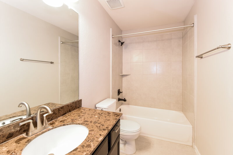 2,075/Mo, 5135 Lagoon Ct Bacliff, TX 77518 Bathroom View